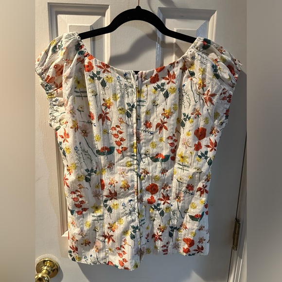 Magnolia Place Floral Top - Picture 2 of 3